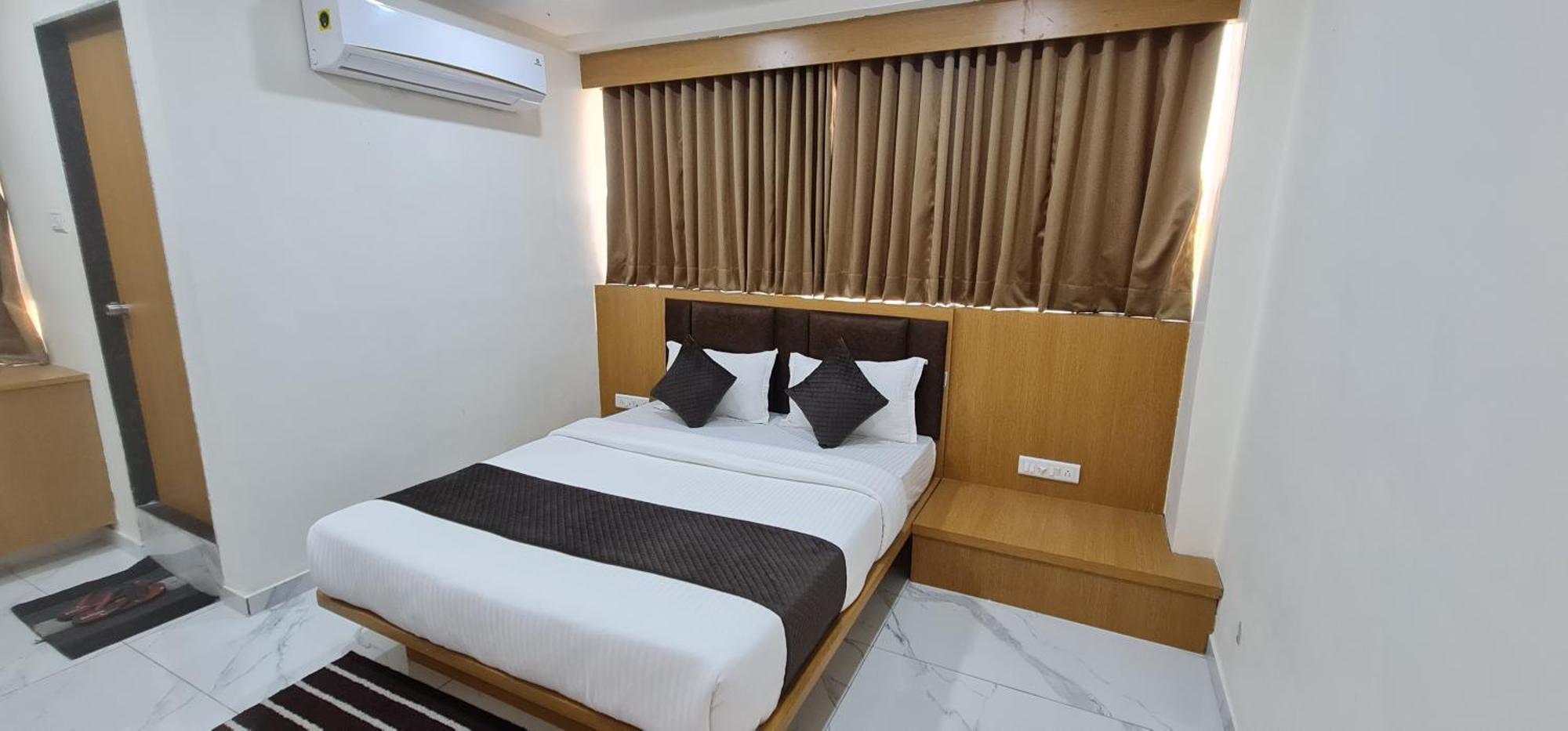 Hotel Vivan Vadodara Exterior foto