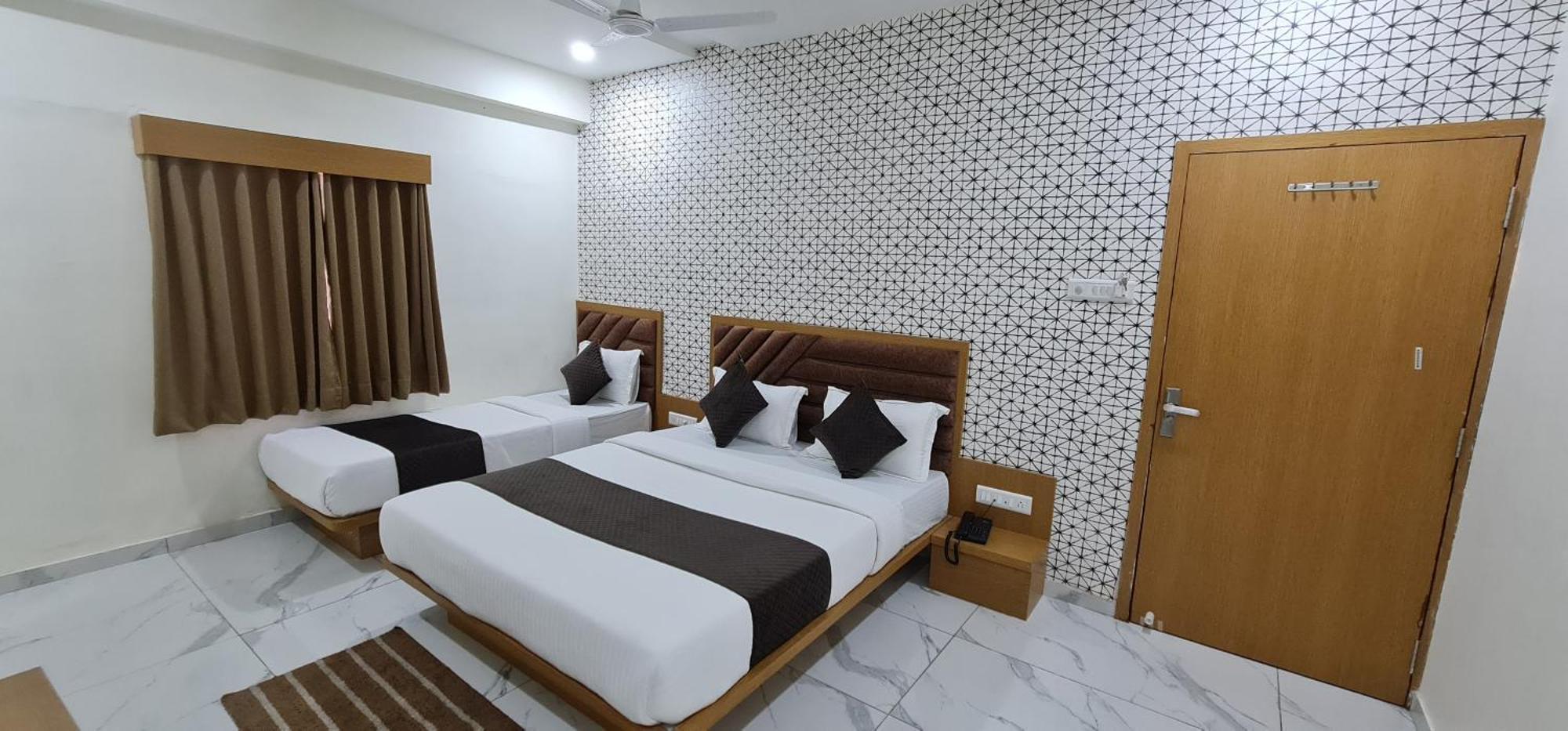 Hotel Vivan Vadodara Exterior foto